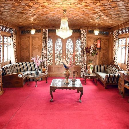Yadgaar Houseboats Hotel ศรีนาการ์ ภายนอก รูปภาพ